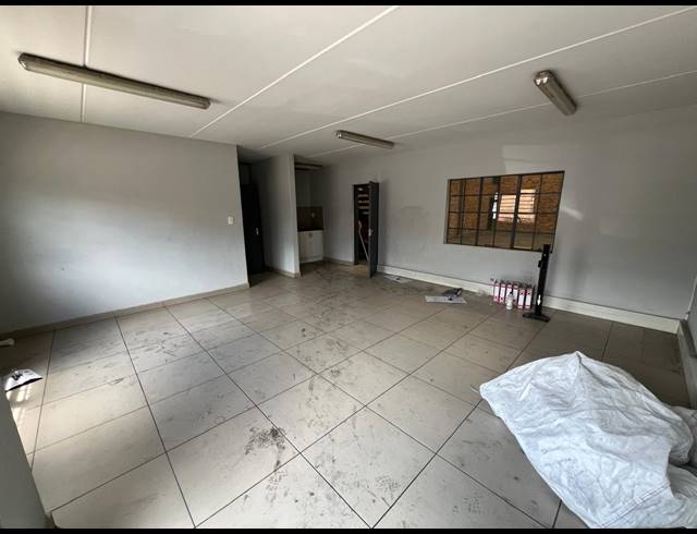 347M² WAREHOUSE TO LET IN STRIJDOMPARK